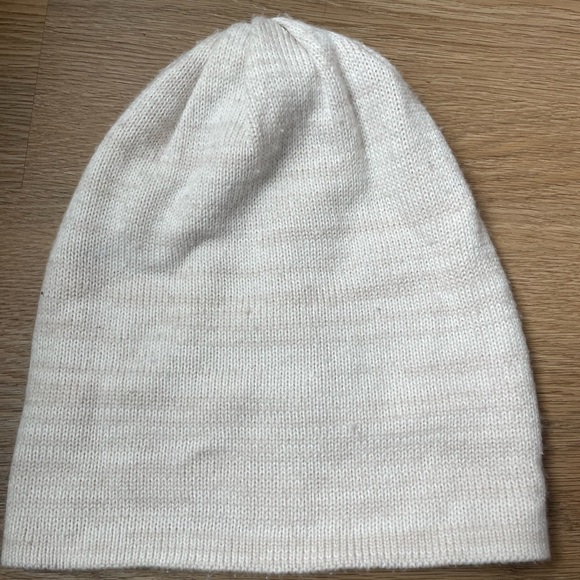 Aritzia toque - Picture 2 of 4
